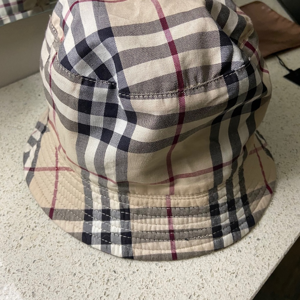 Burberry hat